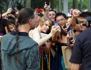 Taylor with Singapore fans