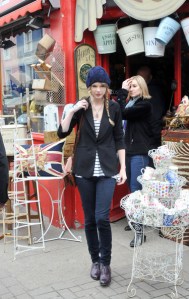 London-Portobello-01 Taylor Swift shopping on Portobello Road, London