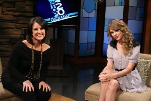 Taylor Swift drops by GAC Top 20