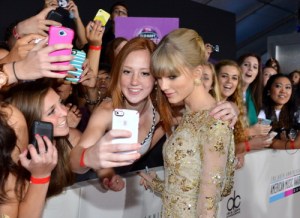 The 40th American Music Awards - Red Carpet