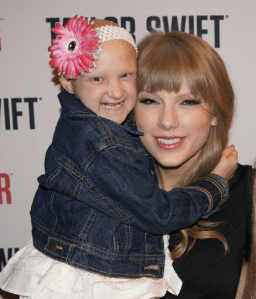 (Source: @TSwiftOnTour)