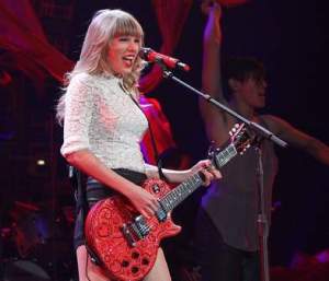 aylor Swift performs Saturday, April 20, 2013 at the Forum in Tampa, Florida.