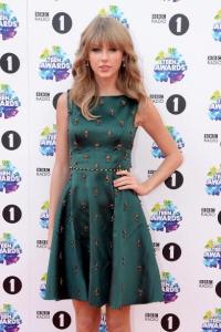 LONDON, ENGLAND - NOVEMBER 03: Singer Taylor Swift attends the BBC Radio 1 Teen Awards at Wembley Arena on November 3, 2013 in London, England. (Photo by Dave J Hogan/Getty Images)