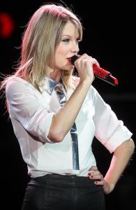Had the crowd in the palm of her hand ... Taylor Swift in her voncert at Allianz Stadium, Sydney. Picture: Attila Szilvasi. Source: DailyTelegraph