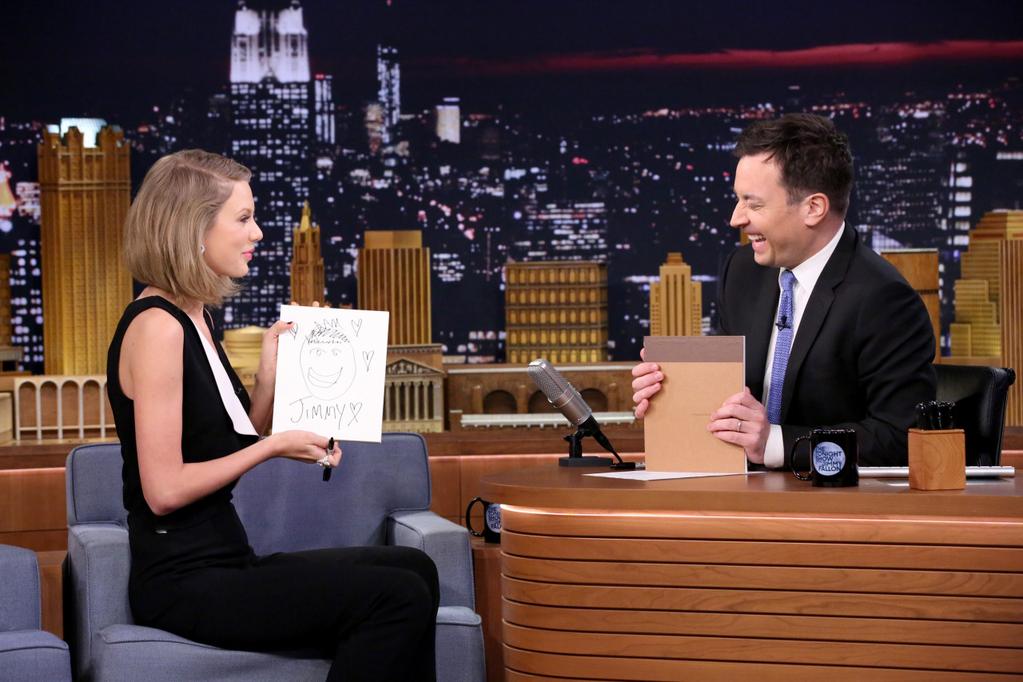 The Tonight Show with Jimmy Fallon Taylor Swift, jumbotron dancer